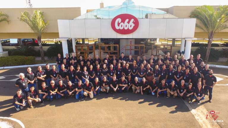 Técnicos da Cobb-Vantress participam de seminário