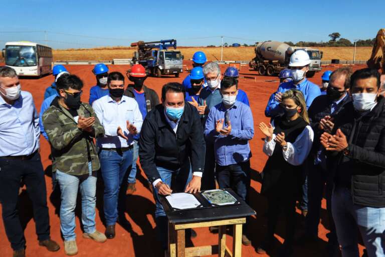 Governador do Paraná visita obras da Agroceres PIC