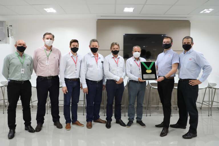 Cobb-Vantress premia cooperativa por desempenho