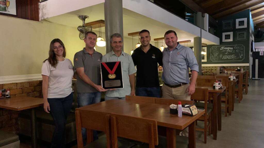 COBB premia granja brasilia