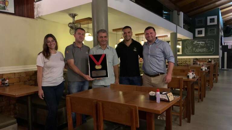 COBB premia granja brasilia