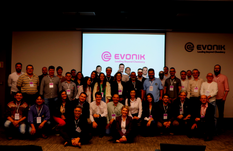 Evonik reforça laço com clientes durante simpósio