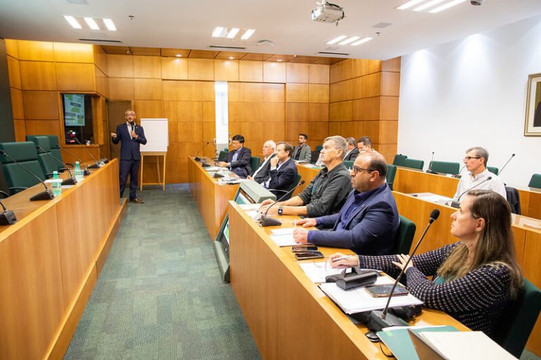 CNA reúne integrantes da cadeia produtiva da pecuária de leite