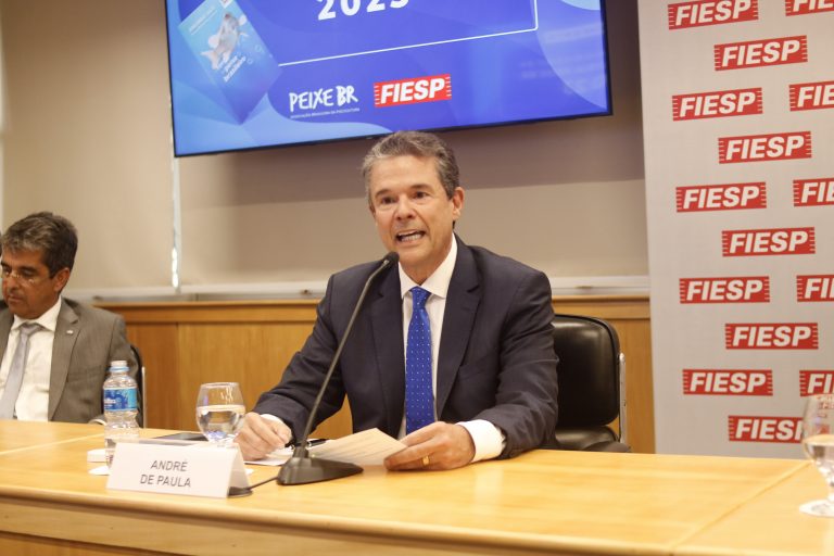 <strong>Ministro “abre as portas” do MPA para o setor</strong>