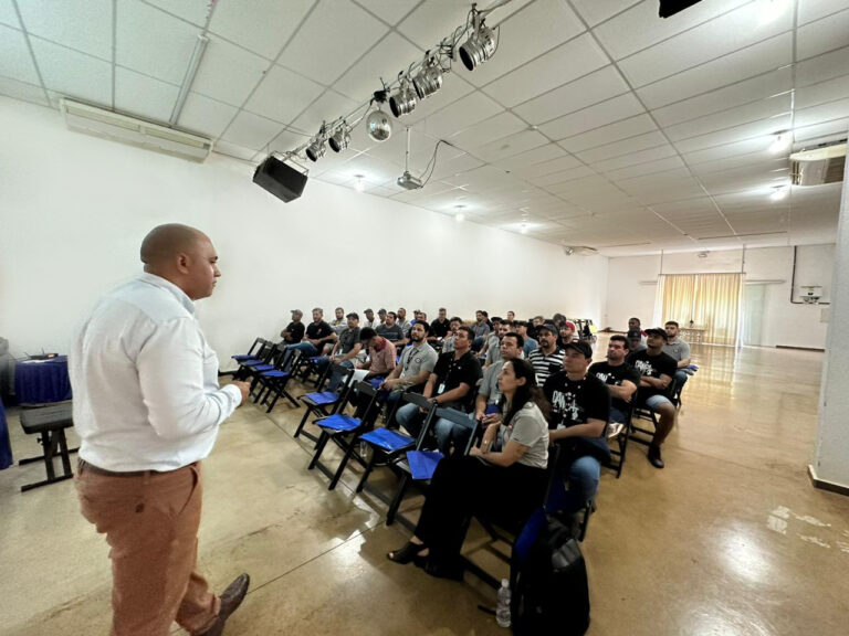 Vetanco treina colaboradores da Cobb-Vantress sobre controle de cascudinhos