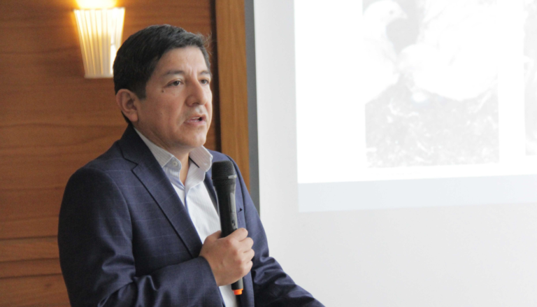 Palestra de Jorge Chacón foca em Influenza Aviária