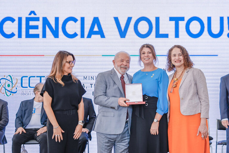 Medalha Nacional do Mérito Científico é entregue à Esalq