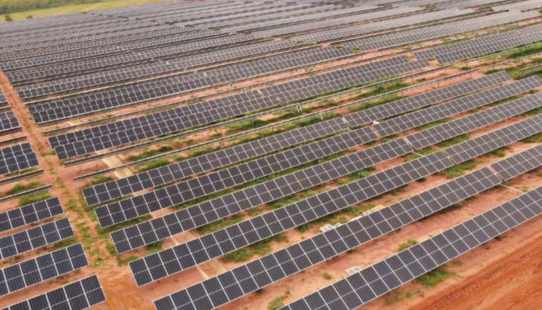 Dois exemplos para sua empresa investir em energia solar