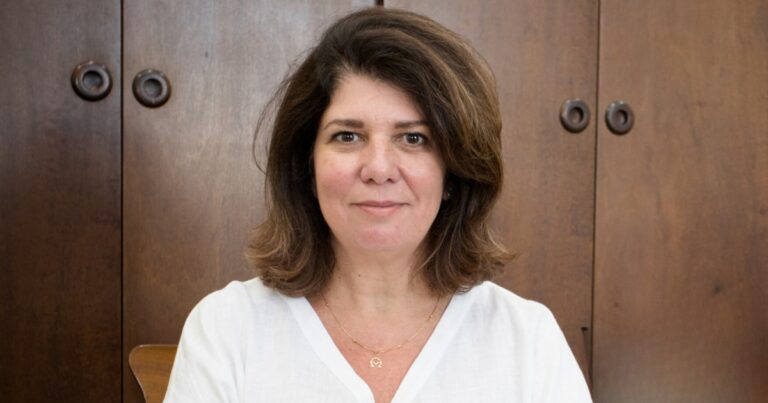 Primeira mulher a assumir direção da Esalq recebe homenagem da Forbes