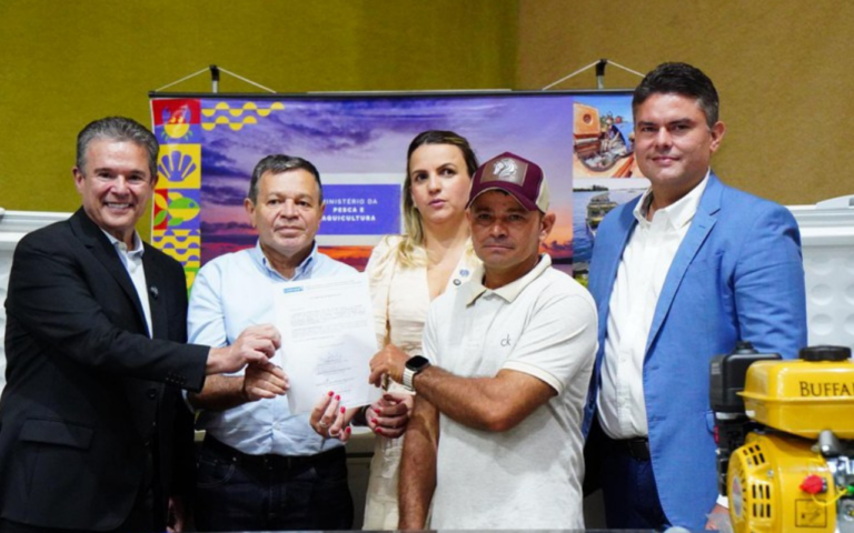 MPA entrega 500 autorizações de pesca de lagosta no Ceará para fortalecer a atividade pesqueira