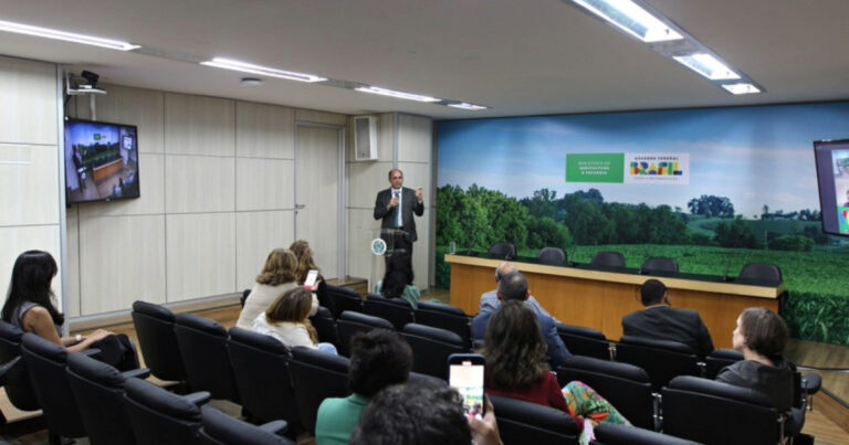 MAPA promove debate sobre fomento às boas práticas para saúde e bem-estar animal