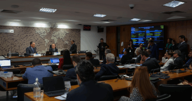 Sistema sanitário brasileiro é referência global, afirma Carlos Fávaro