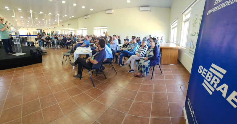 Produtores discutem futuro da cadeia leiteira em encontro regional promovido pelo Sebrae-SP