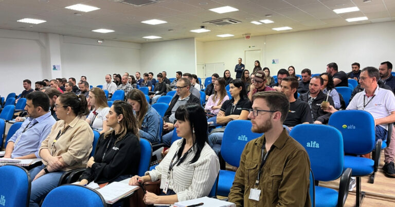 Aurora Coop promove treinamento sobre Gripe Aviária