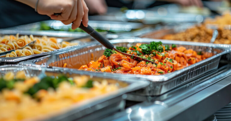 Empresas de proteína animal devem priorizar parcerias com foodservice, diz Rabobank