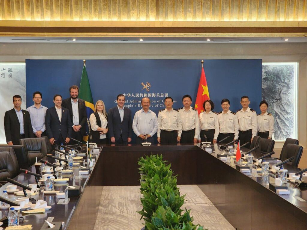 Durante a missão oficial à Ásia, que ocorre entre os dias 13 e 25 de junho, o governador lidera uma comitiva em Pequim e Harbin, com o objetivo de reforçar a excelência sanitária do estado e negociar a reabertura do mercado chinês.