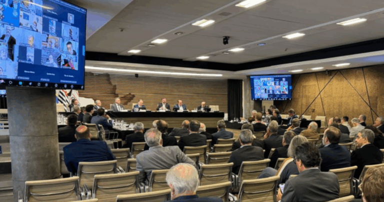 Na Fiesp, Mapa debate medidas em andamento para minimizar tarifaço