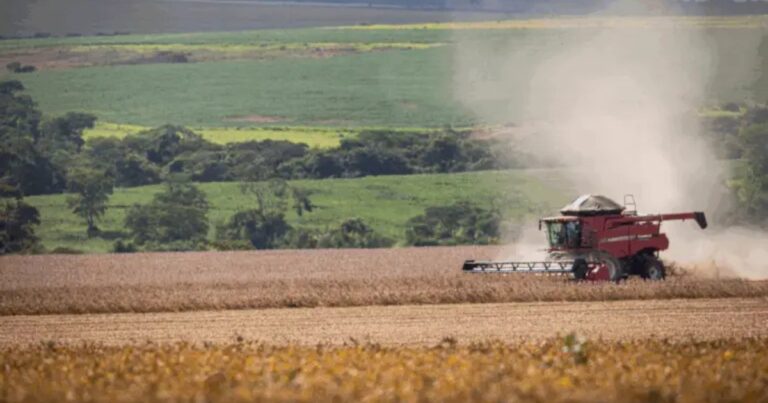 USDA reforça plano de segurança agrícola para proteger terras e programas federais de adversários estrangeiros
