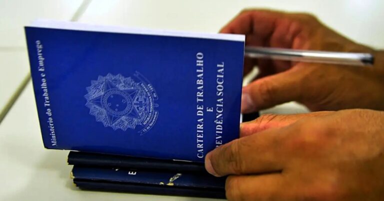 Emprego formal no setor privado alcança novo recorde no fim de 2025, aponta IBGE
