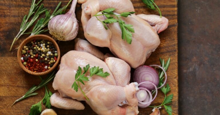Carne de frango mantém demanda firme, mas média mensal é a menor desde agosto de 2023