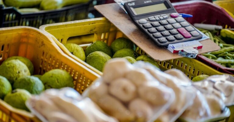 Alimentos puxam inflação e IPCA-15 desacelera para 0,44% em março