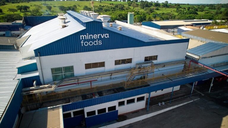 Minerva Foods registra receita líquida recorde de R$ 57,2 bilhões em 12 meses