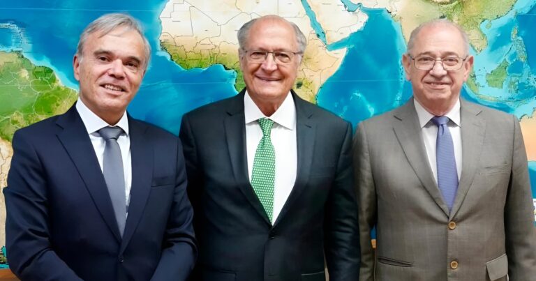 Tarifas dos EUA levam ABRA a reforçar agenda com governo federal