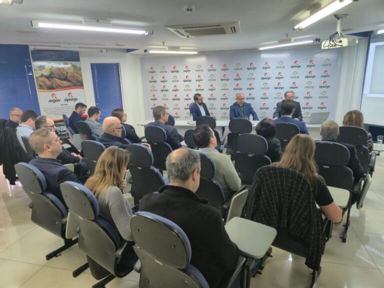 ASGAV apresenta ferramentas de inteligência de dados da Receita Estadual para fortalecer análises do setor avícola