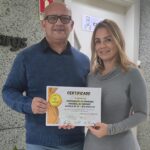 Programa Ovos RS entrega certificado à coordenação estadual do PNSA