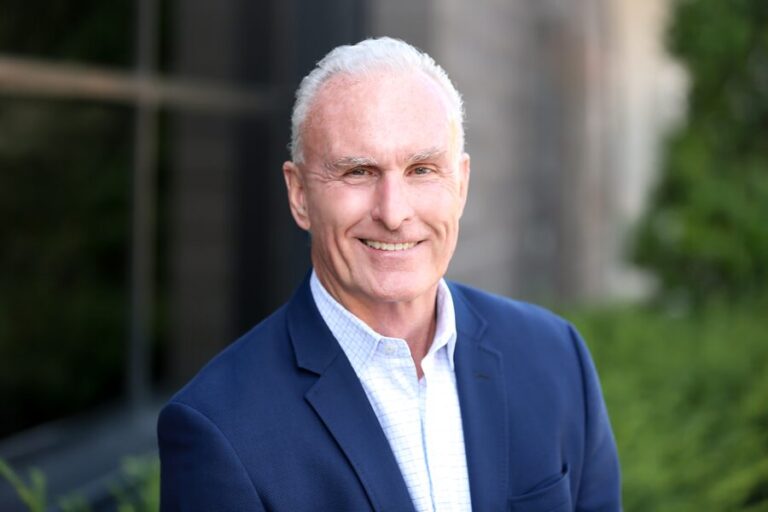 Presidente e diretor executivo (CEO) da NOVUS, Dan Meagher, recebe o 2026 International Visionary Award
