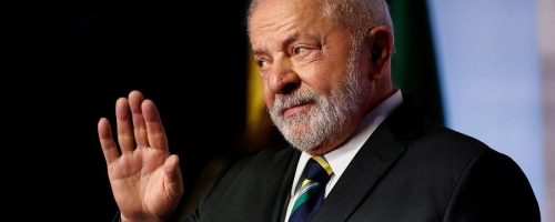 25abr2023-presidente-lula-ao-chegar-para-uma-reuniao-de-negocios-na-casa-de-america-em-madri-espanha-1682636640481_v2_900x506