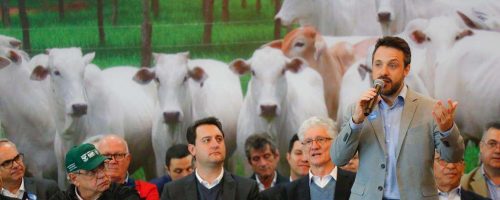 Gustavo Simao gerente de Servicos Veterinarios da Agroceres PIC discursa durante evento do Governo do Parana para celebrar o aniversario de 1 ano da certificacao da OIE Foto Gilson Abreu AEN