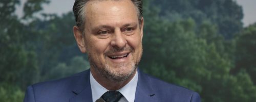 O governo federal anunciou MP de R\$ 12 bilhões para renegociar dívidas de até 100 mil produtores rurais, fortalecendo crédito e produção agrícola