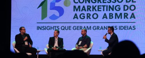 Primeiro painel do dia debateu tendências para a construção de estratégias de sucesso. A mesa redonda contou com a participação de Eduardo Prange, Marcelo Claudino, Rodrigo Scherrer e Cassiano Ribeiro (Foto: FeedFood)